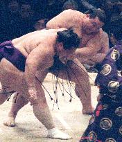 Kaio beats Otsukasa on day 9 of spring sumo